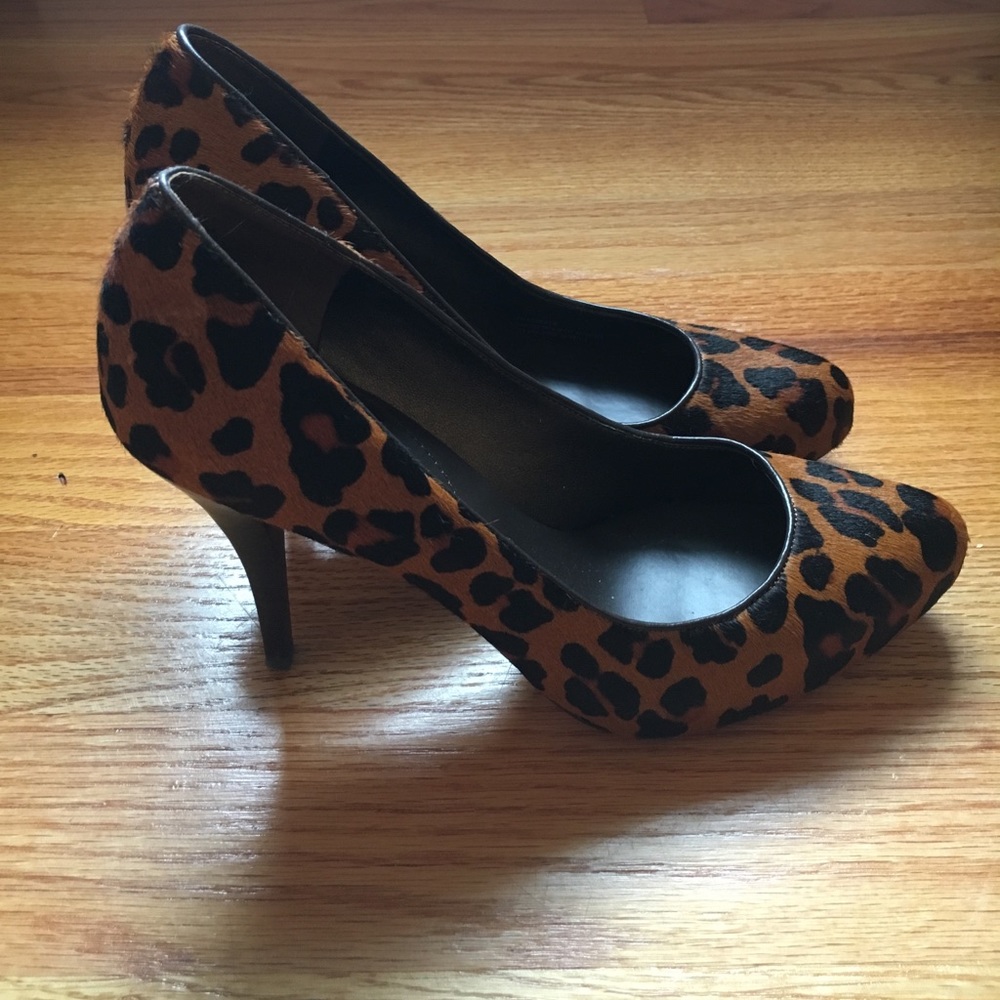 Banana Republic Izzy leopard heel