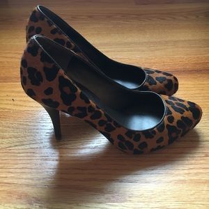 Banana Republic Izzy leopard heel