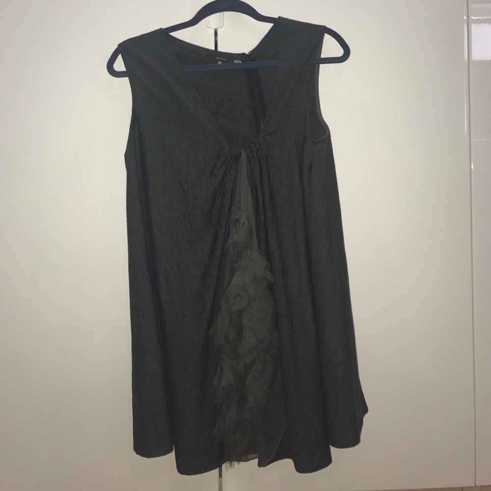 Vera Wang low cut dressy top