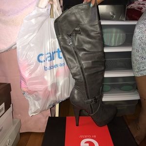 High heeled guess boots