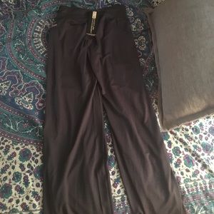 gray mizuno yoga pants