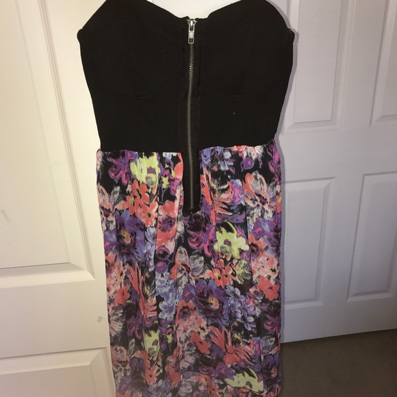 Beautiful flowered high low dress! - Picture 2 of 3