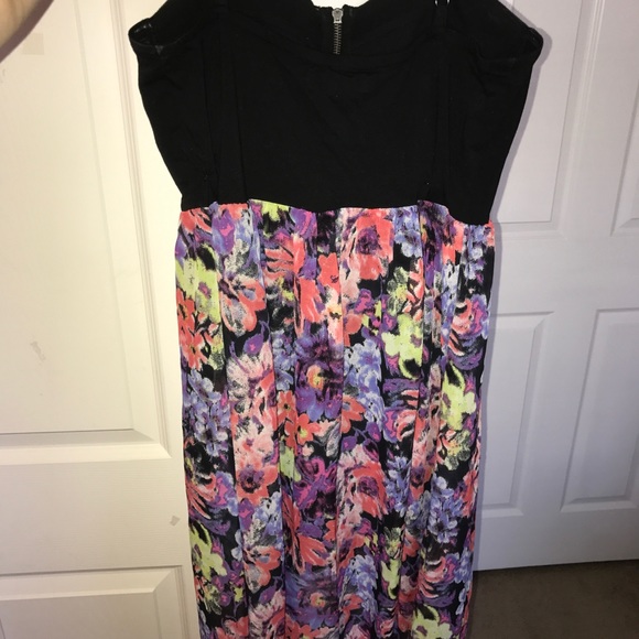 Beautiful flowered high low dress! - Picture 3 of 3