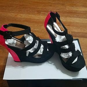 Women's open toe wedge shoes