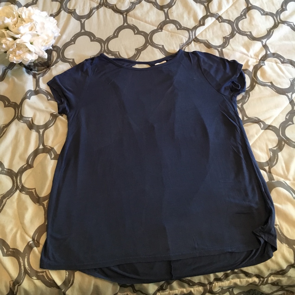 Loose fit cutout back top