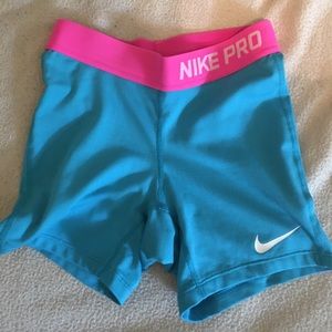 Girls Nike pros Medium