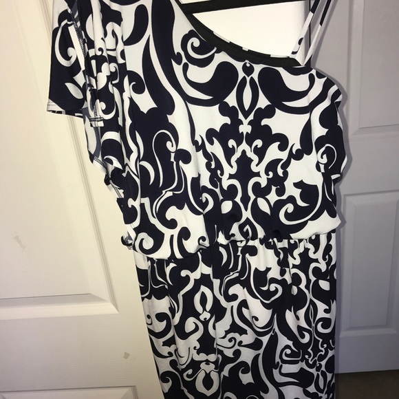 Adorable patterned dress! - Picture 3 of 4