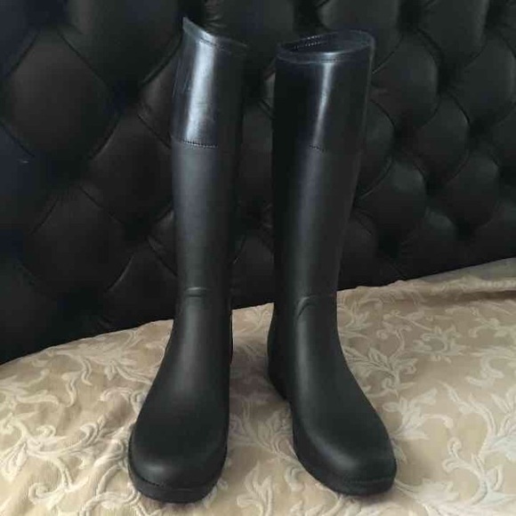 Tory Burch Classic Rain Boots - Picture 2 of 4