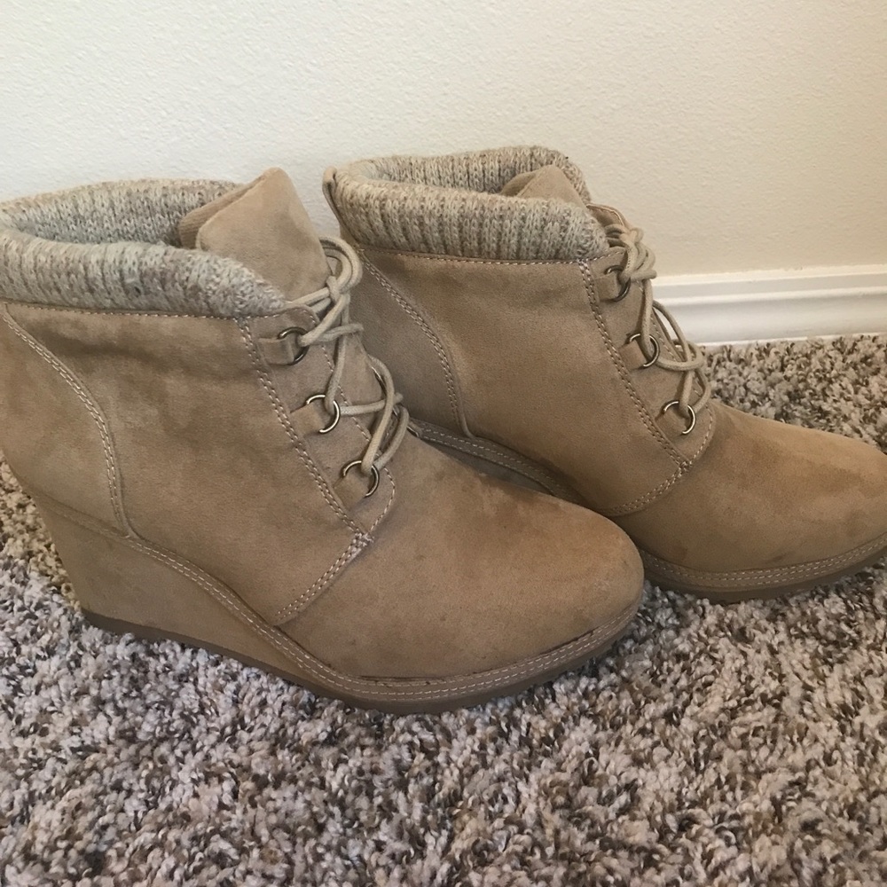 BKE Sweater trimmed wedge booties