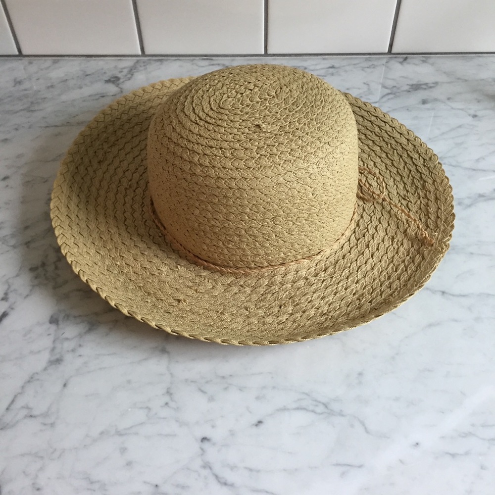 *SOLD* Tommy Bahama Summer Straw Hat!