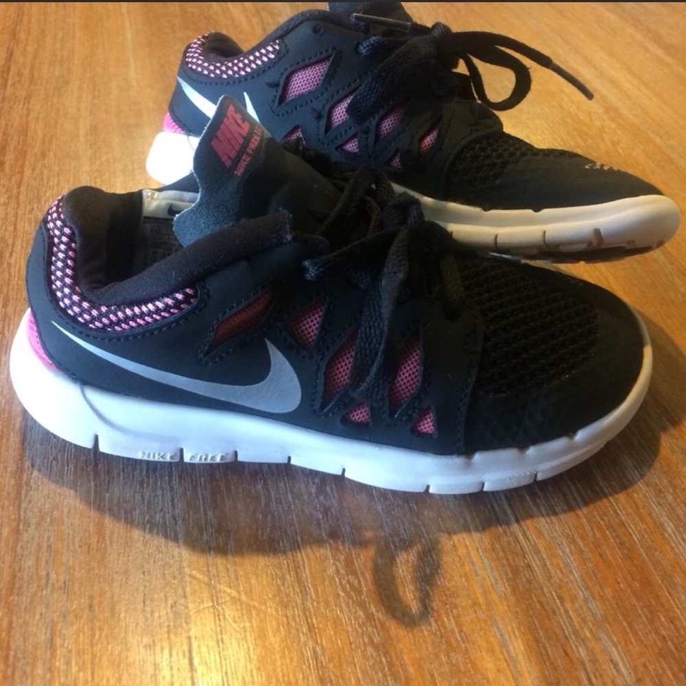 Nike girls shoes