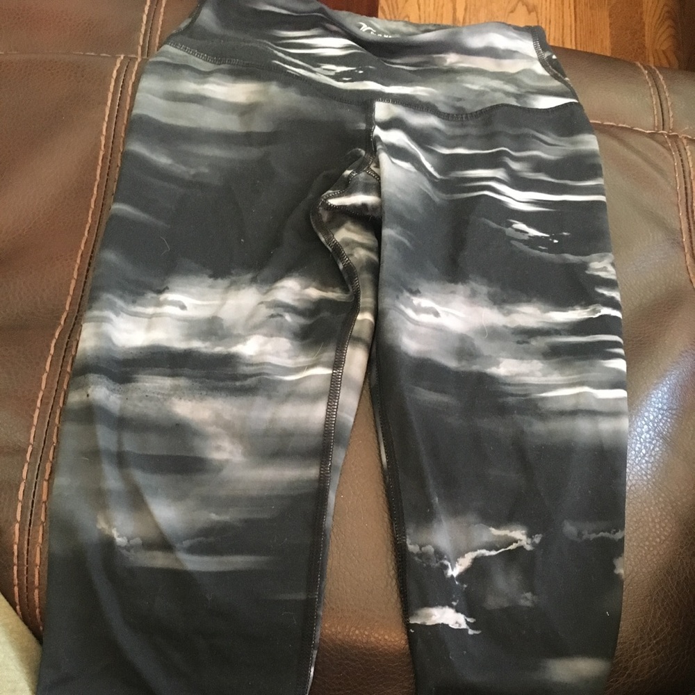 Athletic leggings