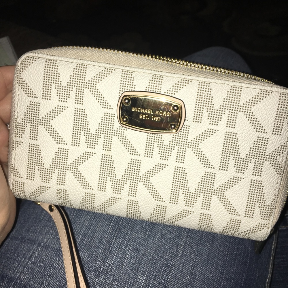 Micheal Kors wallet wristlet