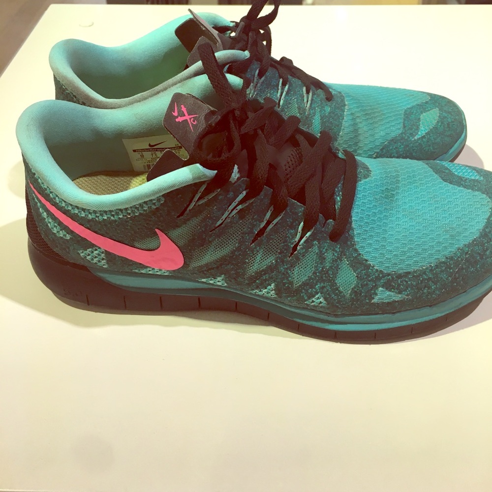 Nike aqua & pink trainers 👟 slightly worn