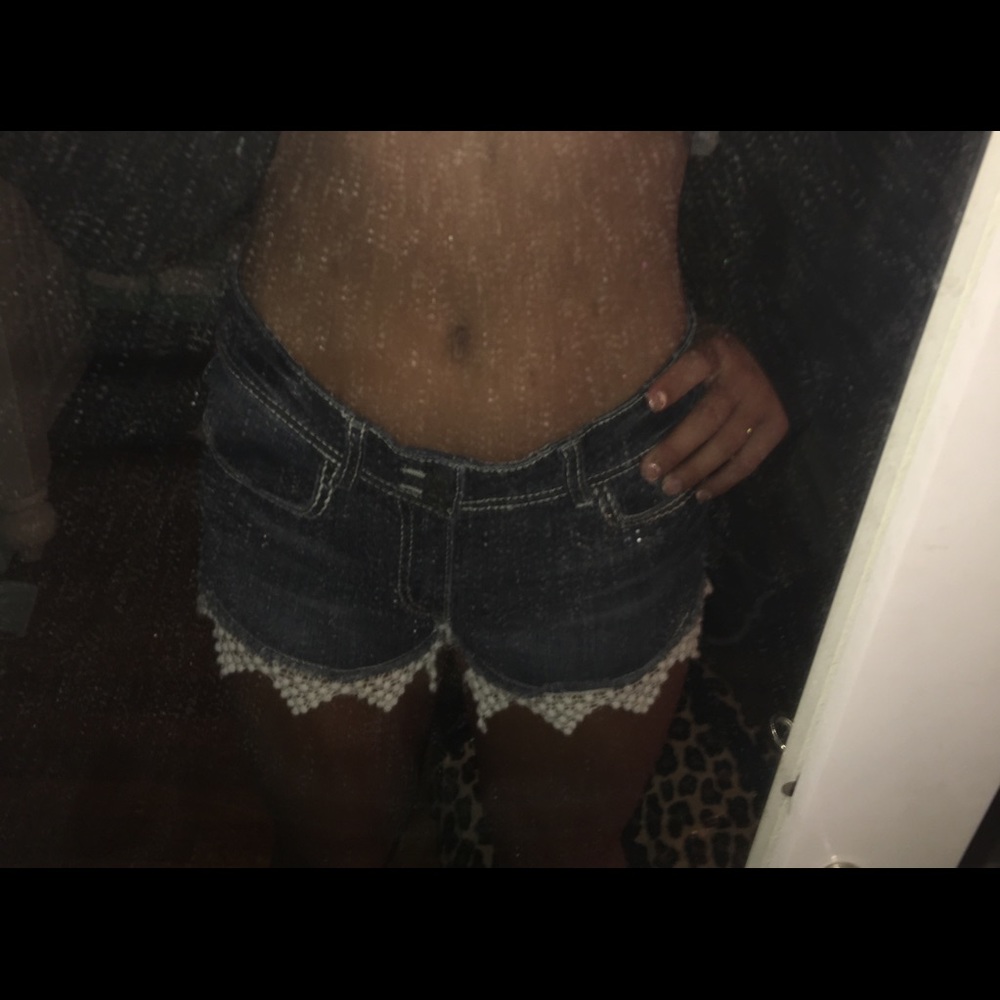 Comfy denim shorts with fringe!!// size - small