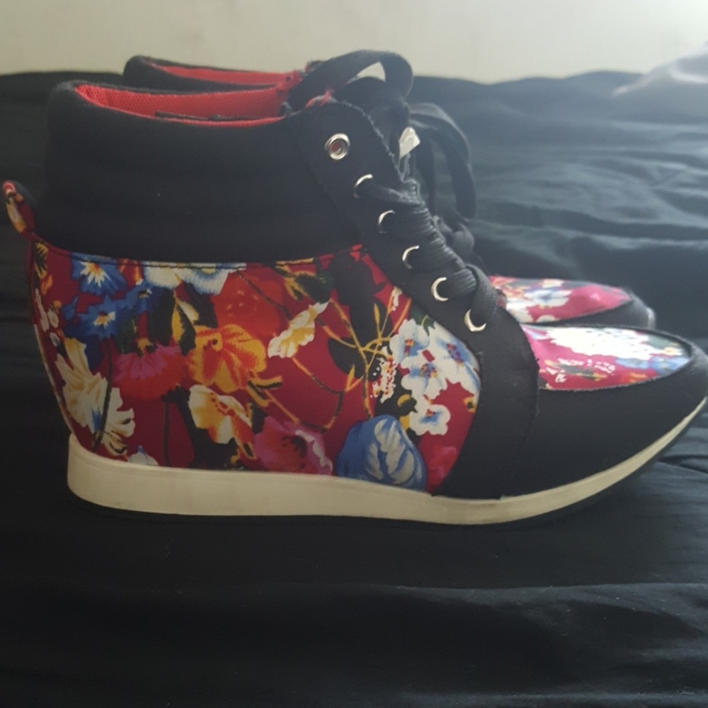 Shoes - Picture 3 of 8