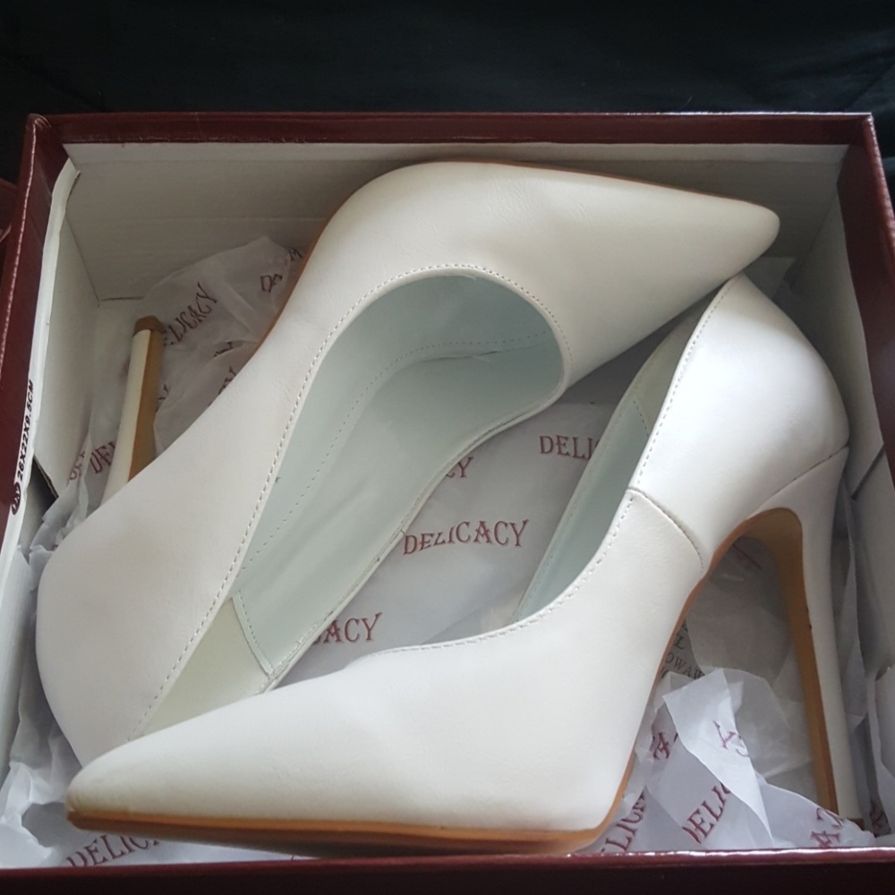 Shoes - Picture 4 of 8
