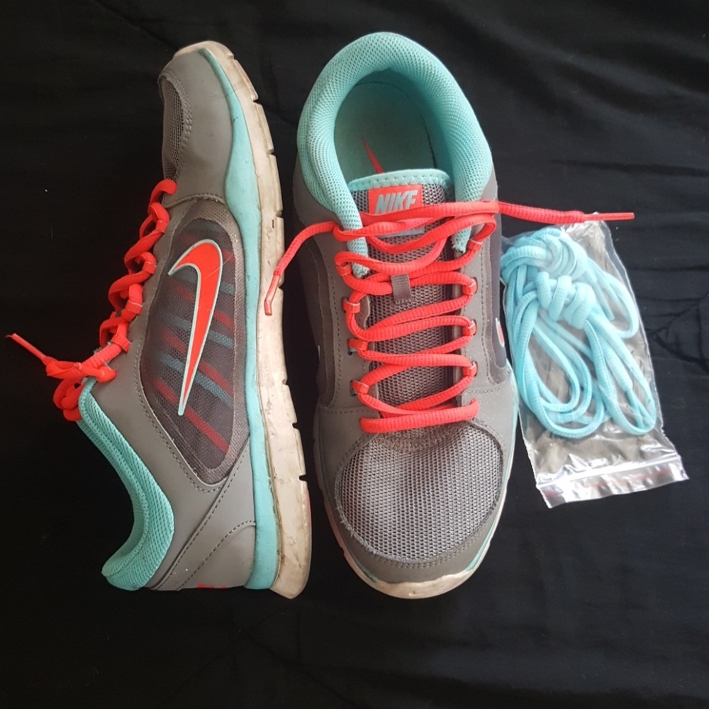 Shoes - Picture 6 of 8