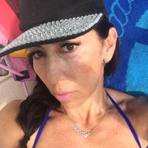 Meet your Posher, Corina