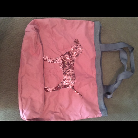 Clothes - Picture 4 of 8