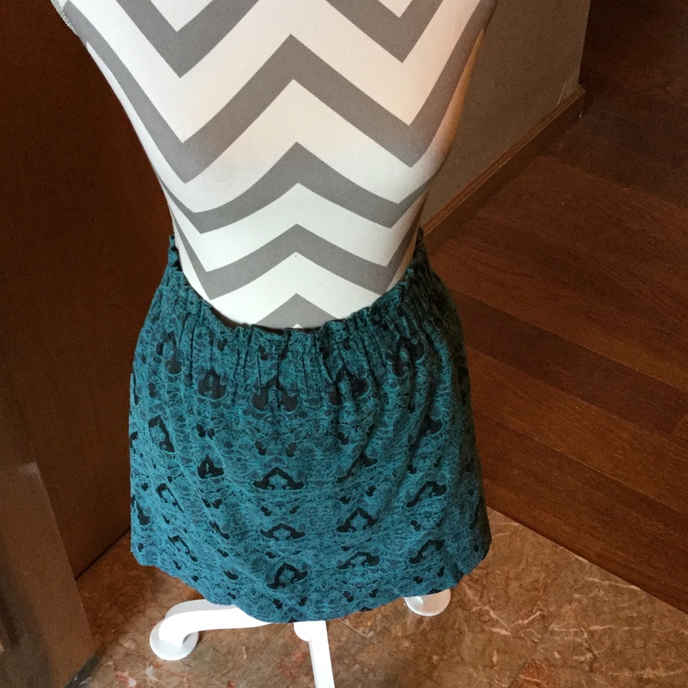 Forever 21 skirt size small.