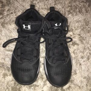 Women's/Men's underarmour shoes!!// size- 7 (bball