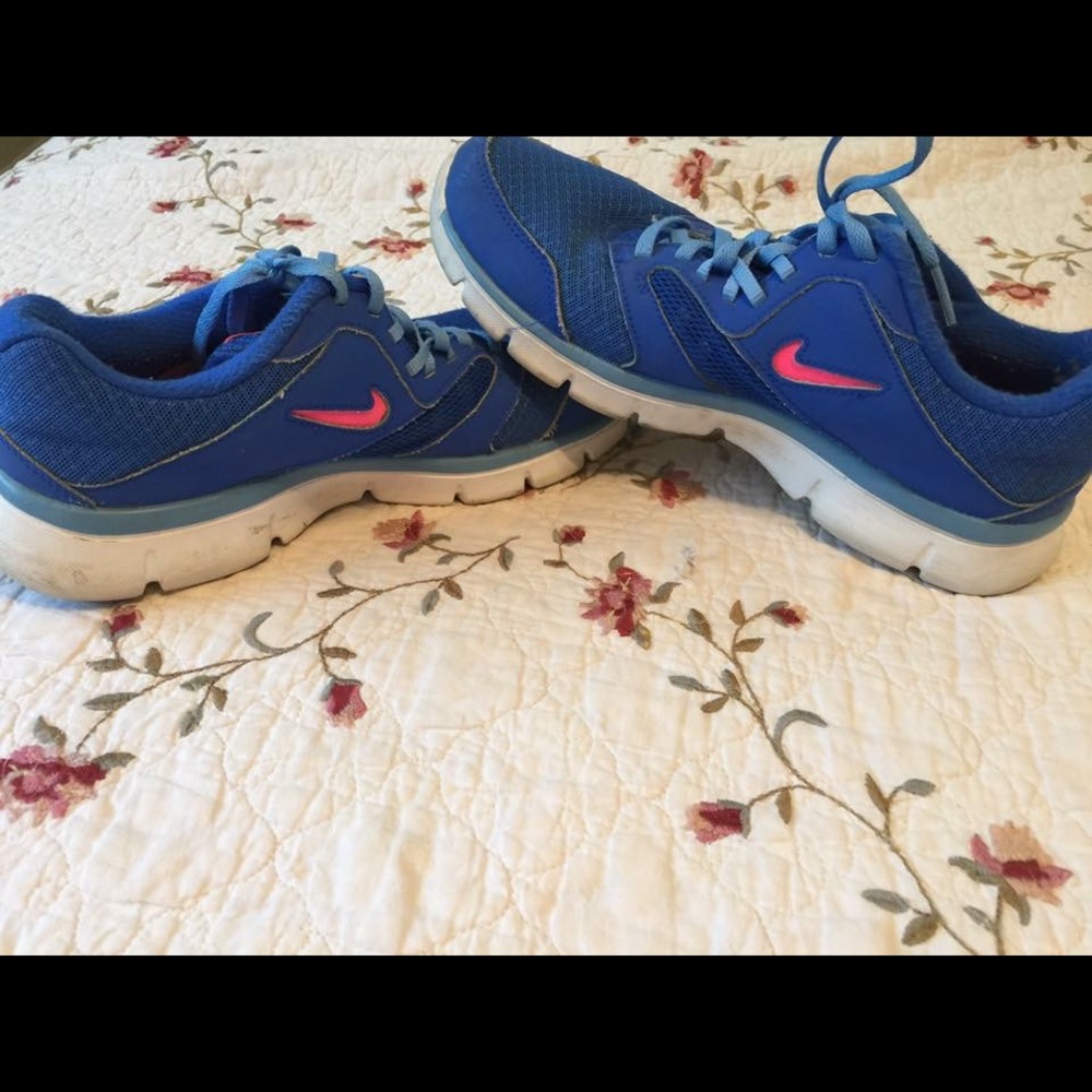 Women's Nike Tennis Shoes