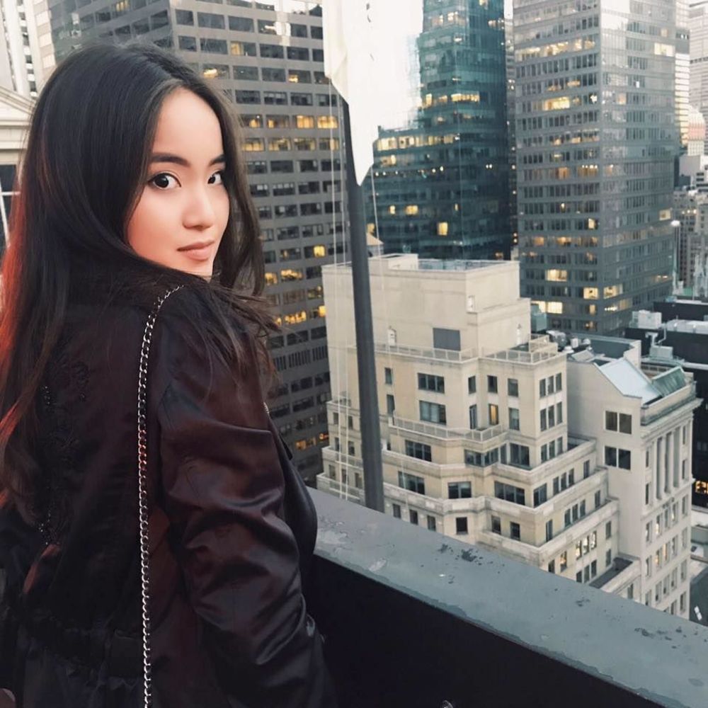 Meet your Posher, Adina