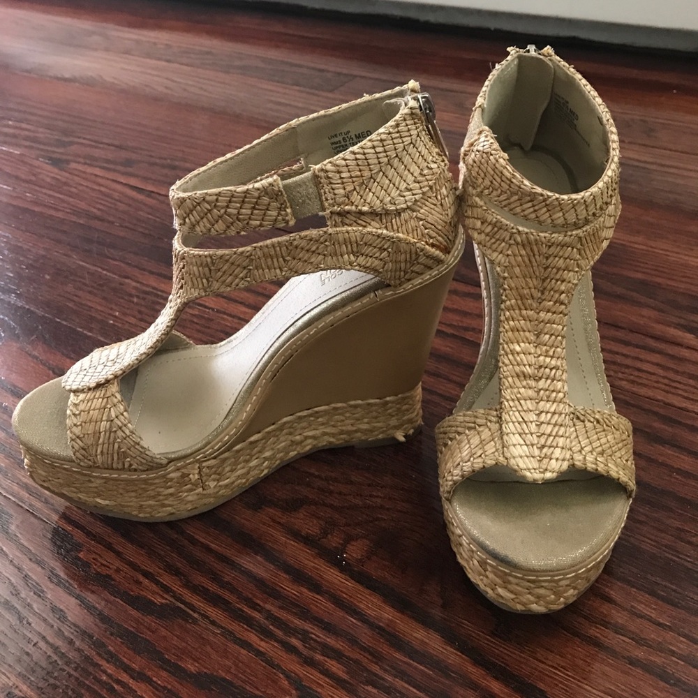 Kenneth Cole Reaction Straw Wedges size 6.5