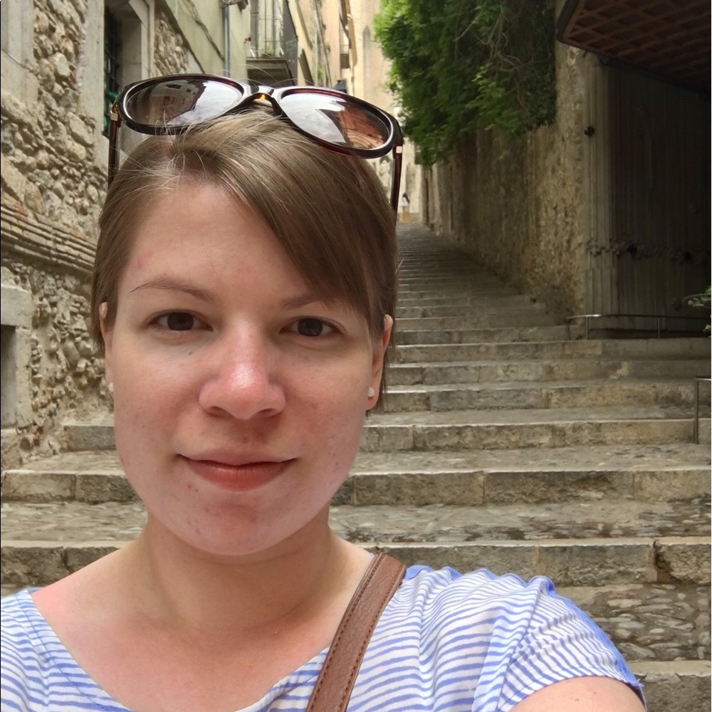 Meet your Posher, Emily