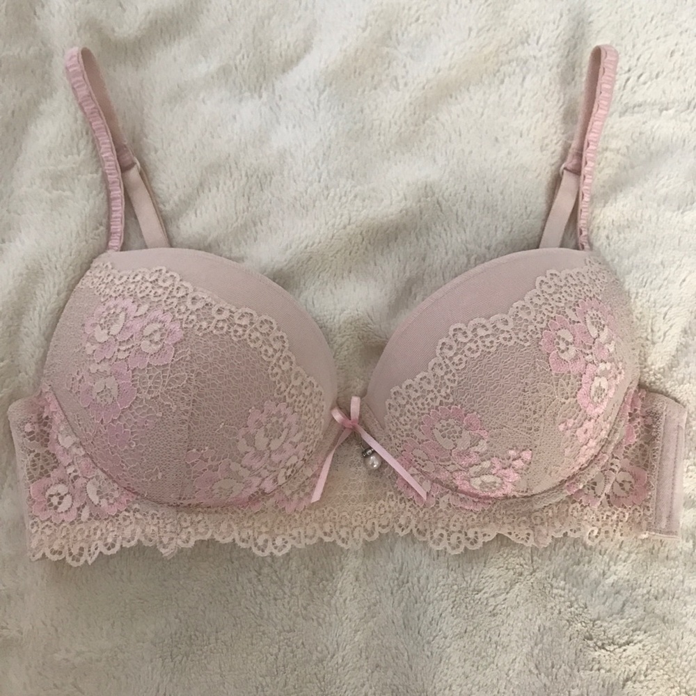 NWOT lace nude blush bra w/ crystals and pearl