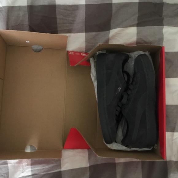 DARK SHADOW (GREY) PUMA SUEDE CLASSIC - Picture 1 of 2