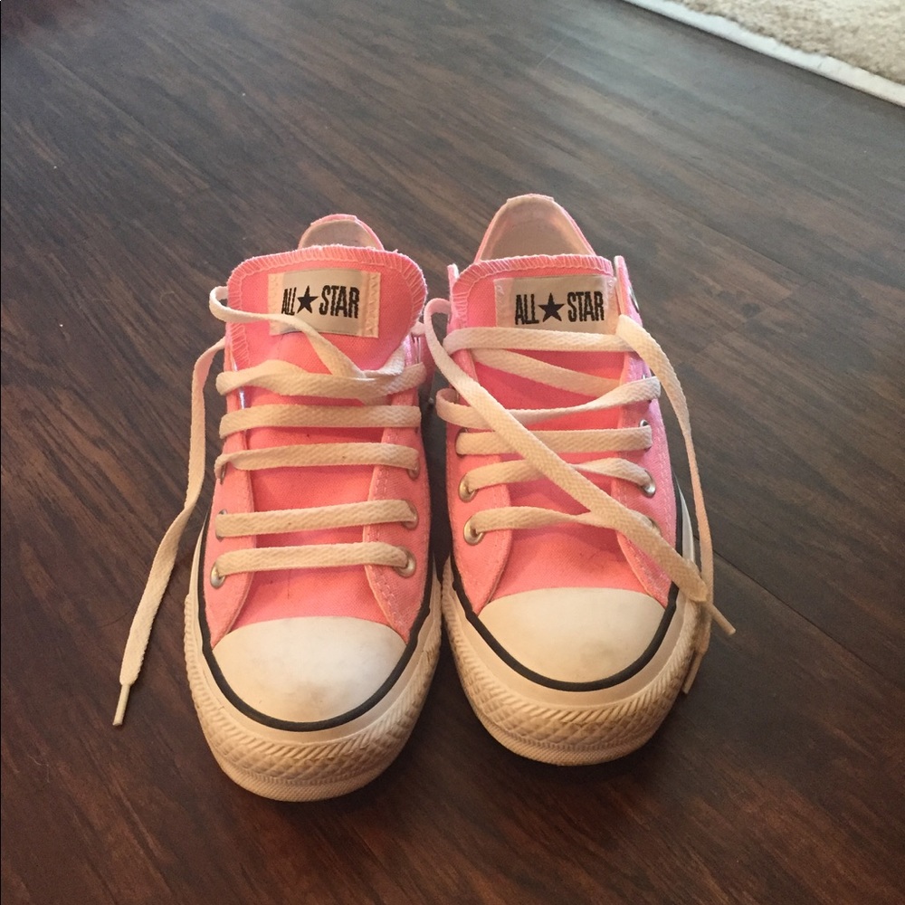 Women's Pink Converse Size 7.