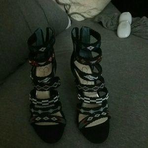 Jessica Simpson heeled Sandel