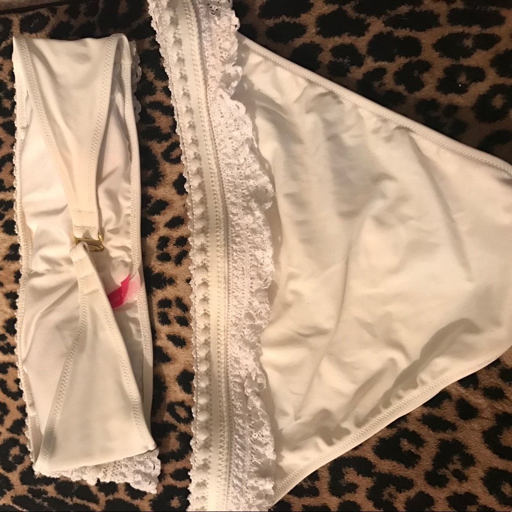 White ruffle bikini - Picture 2 of 3
