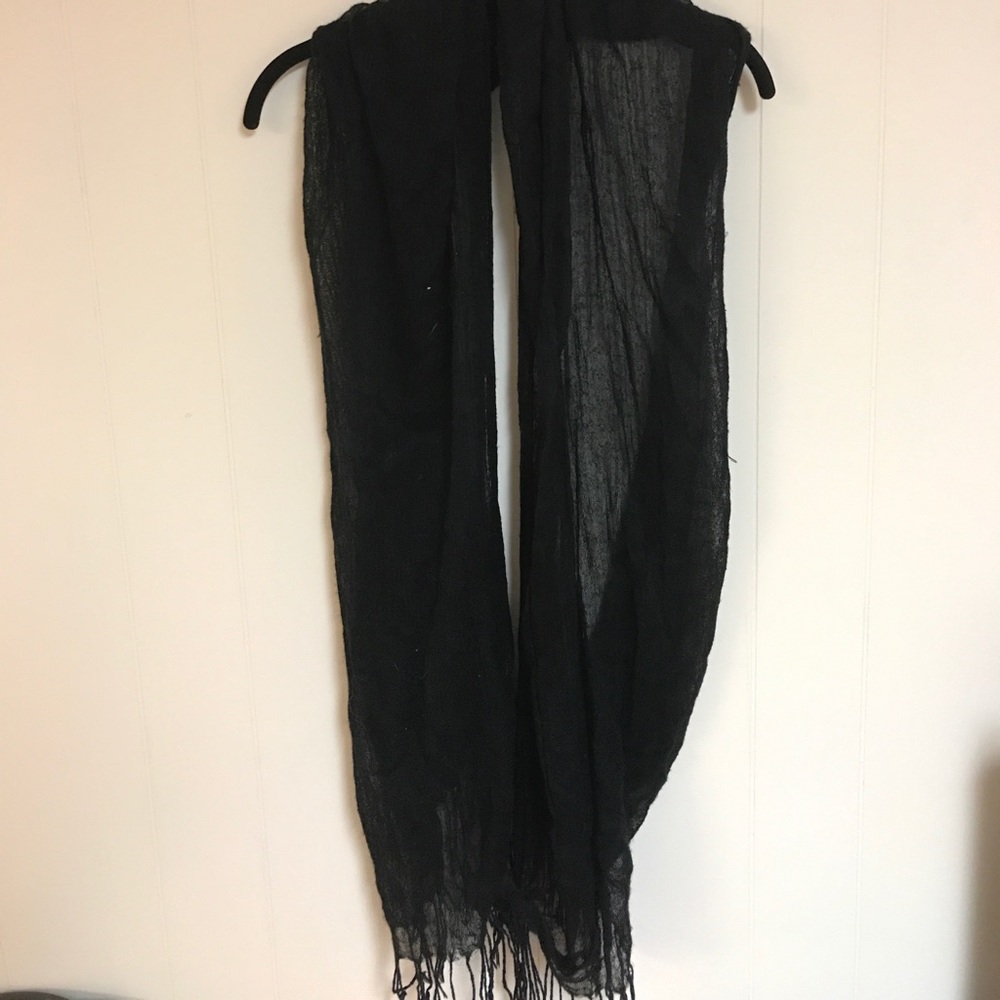 Lightweight black scarf with fringe