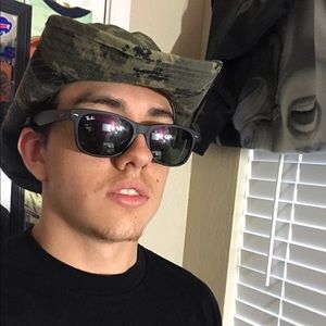 Meet your Posher, Thomas