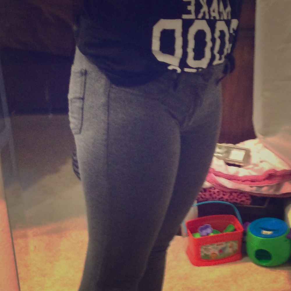 grey strechy pants