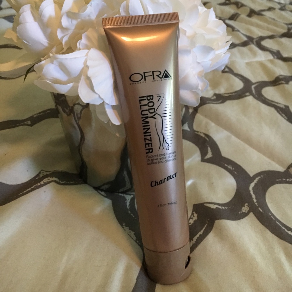 OFRA cosmetics body illuminizer in charmer