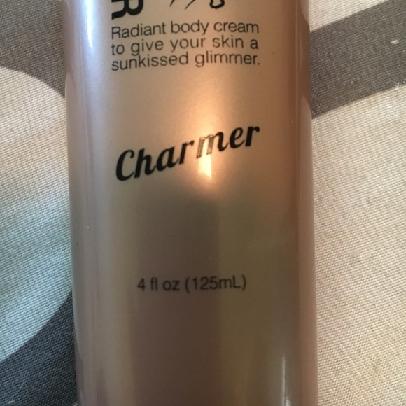 OFRA cosmetics body illuminizer in charmer - Picture 4 of 4