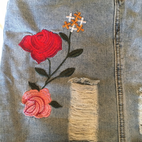 Trendy embroidered denim skirt - Picture 5 of 5