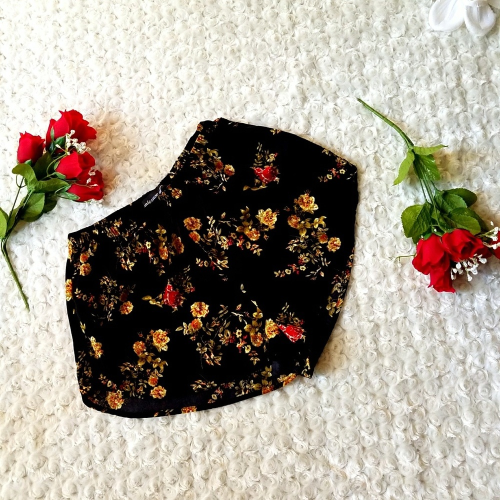 Shorts - Picture 2 of 3