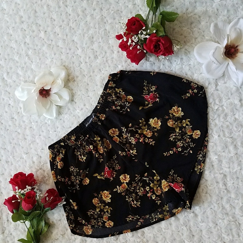 Shorts - Picture 3 of 3