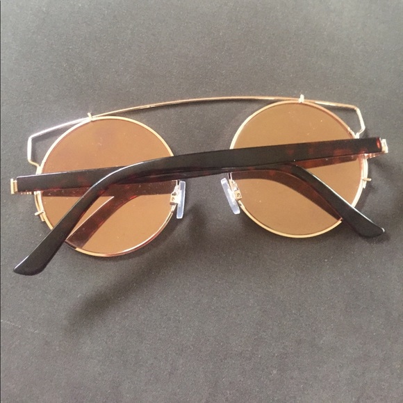 Rose Gold Circular Sunnies - Picture 2 of 3