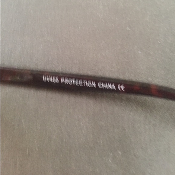 Rose Gold Circular Sunnies - Picture 3 of 3