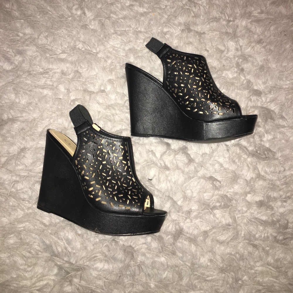 Black Wedges
