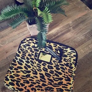 Betseyville laptop case
