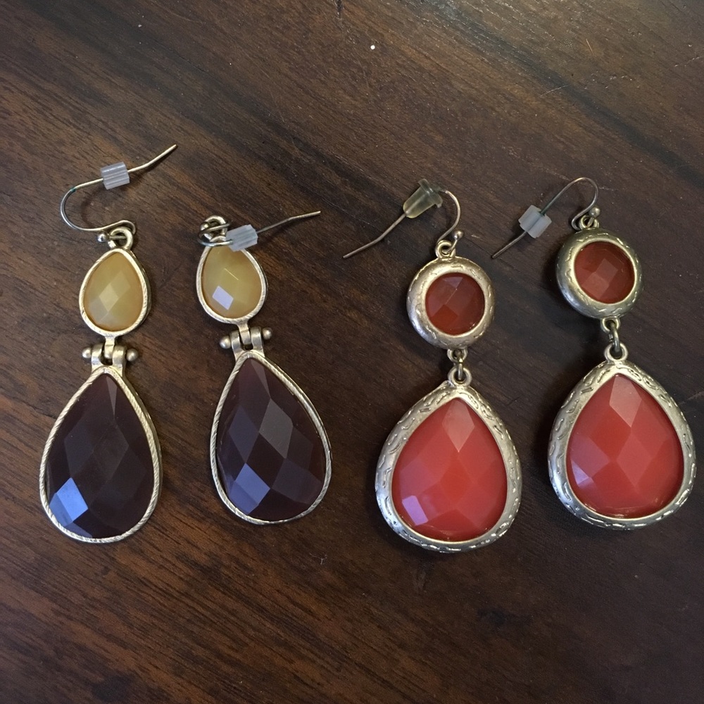 2 sets of hanging earrings