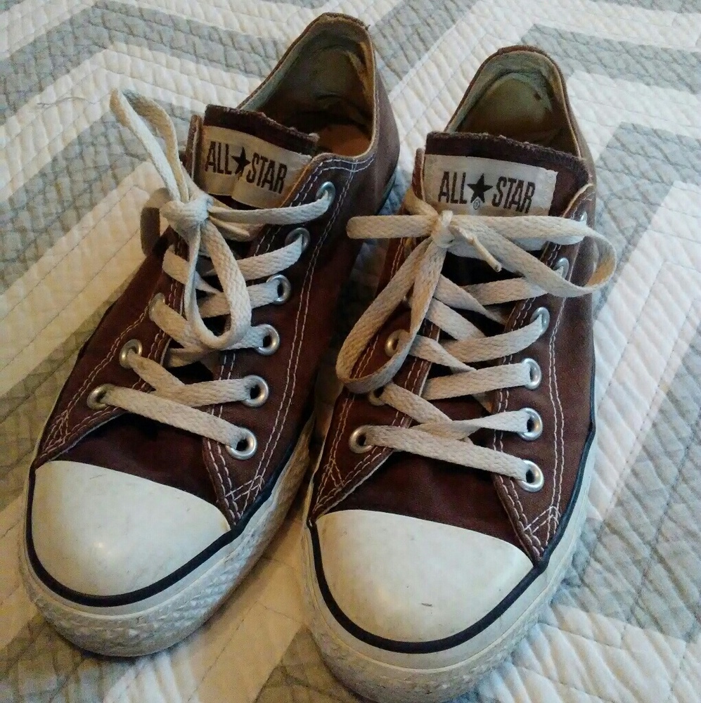 Converse Low Tops // Brown // Women's 8 Men's 6 //