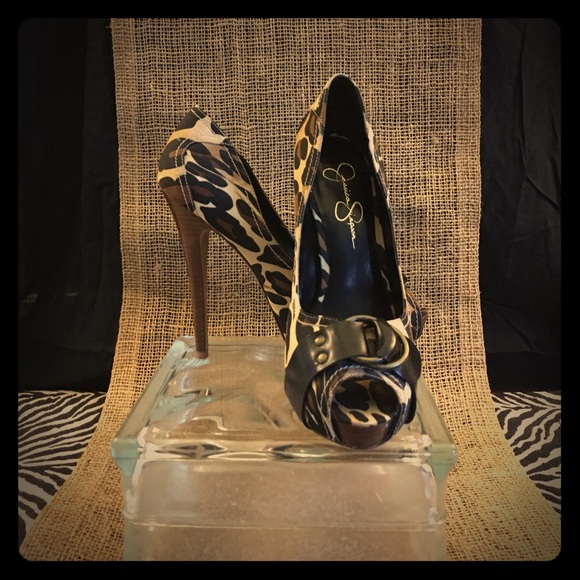 Gorgeous leopard Jessica Simpson heels. - Picture 1 of 1